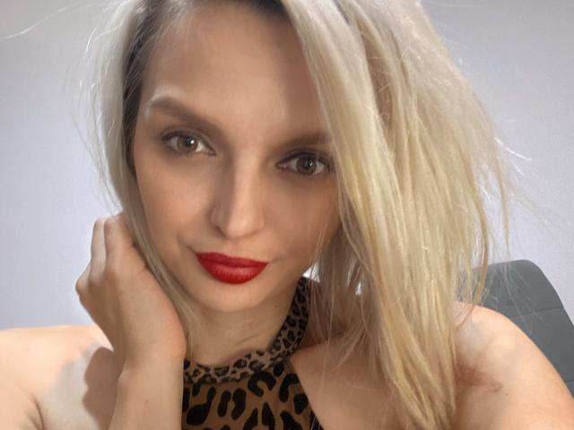 DouceAmelia - Sexe cam en vivo - 15495722