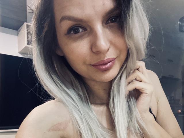 DouceAmelia - Live sex cam - 19543922