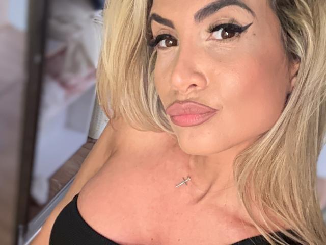Lellie - פורנו בשידור חי ומצלמת סקס - 25713253