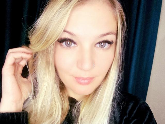AlmaDeAngel69 - Live porn &amp; sex cam - 28819892